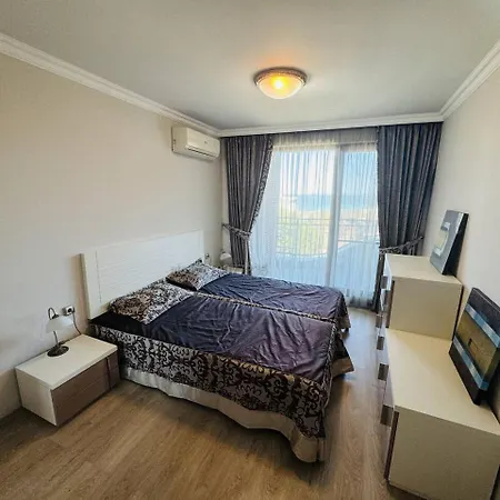 Lägenhet 2 Bedroom In Rose Gardens With Pool & Sea View Pomorie